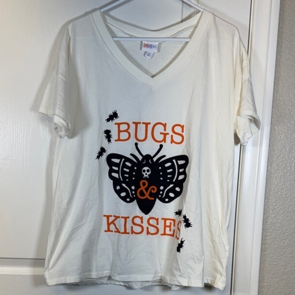 Lularoe Lisa V-Neck Halloween Bugs & Kisses Shirt Size Large NWT #5852